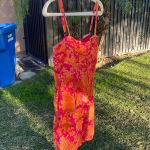 Old Navy summer dress with pockets, size L, adjustable straps, only used once.